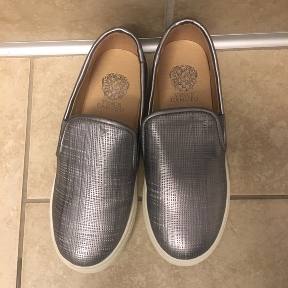 Girls slip ons size 1 - Picture 1 of 3